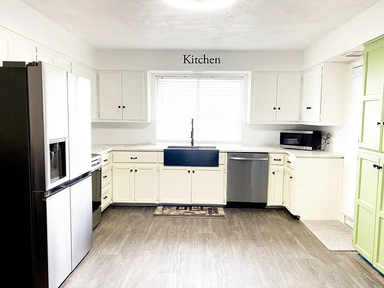 1032 Greg St — Photo 11