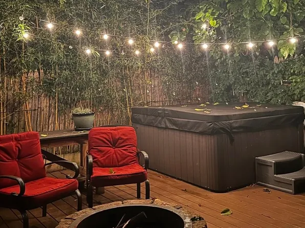 327 Ashby St, Alexandria, VA 22305