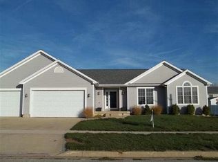 2210 Gravenhurst Dr, Bloomington, IL 61705