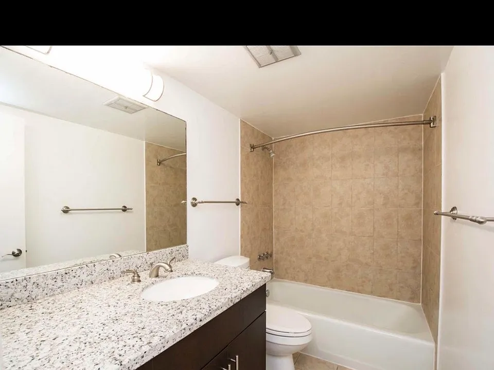 C204-9955 N Kendall Dr