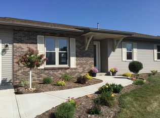 1204 Manor Dr, Mount Horeb, WI 53572