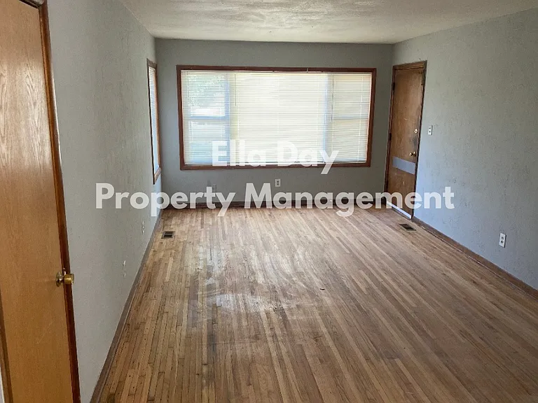 2759 N Iva Ave — Photo 7
