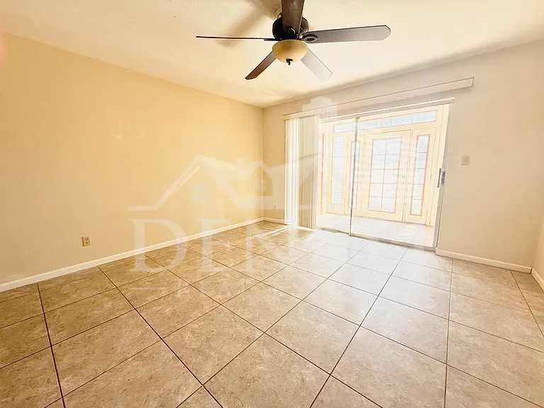 540 N May St #1135 — Photo 7