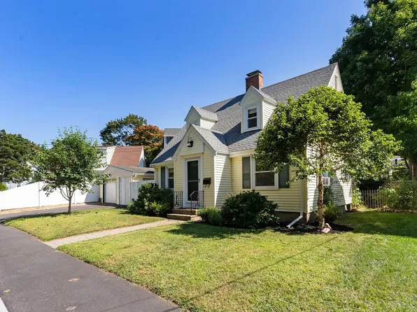 37 West St, Marblehead, MA 01945