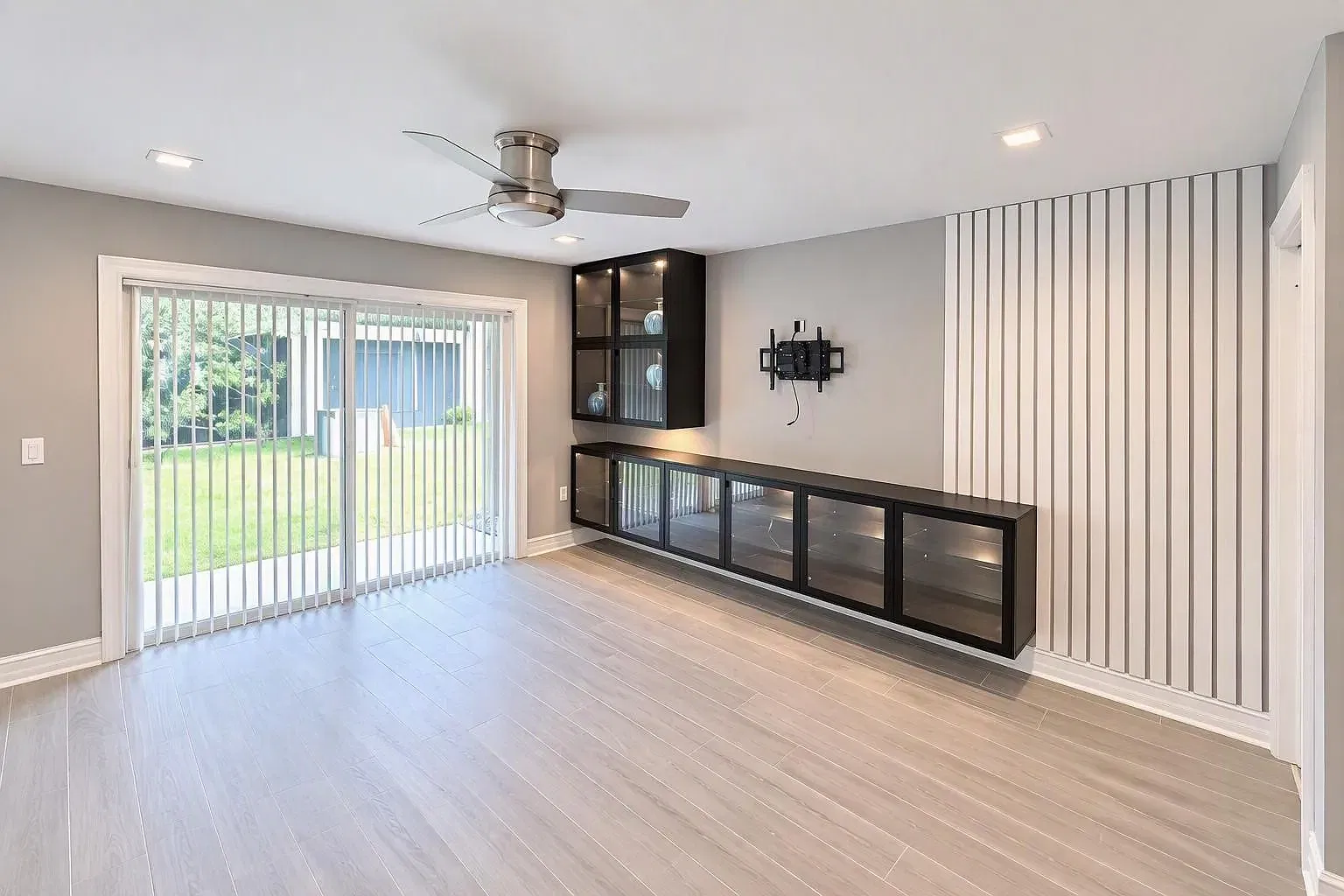 2 bed, 835 sqft, $1,800 — Photo 2