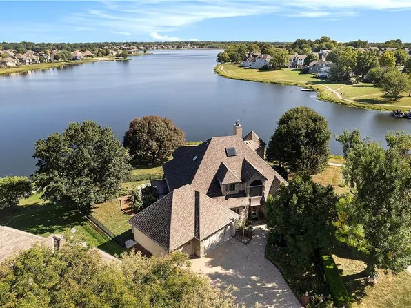 5027 SW Kingfisher Dr, Lees Summit, MO 64082