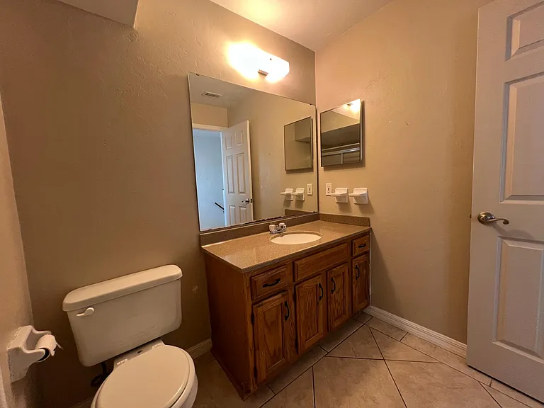7200 SW 8th Ave #D22 — Photo 5