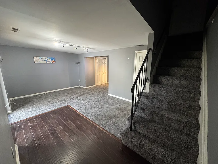 15 Running Ct — Photo 28