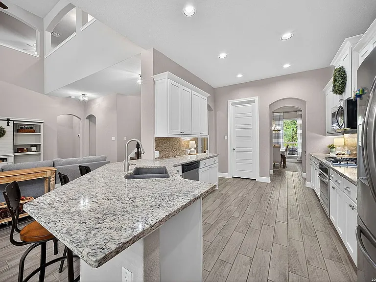 Bright, ample kitchen
