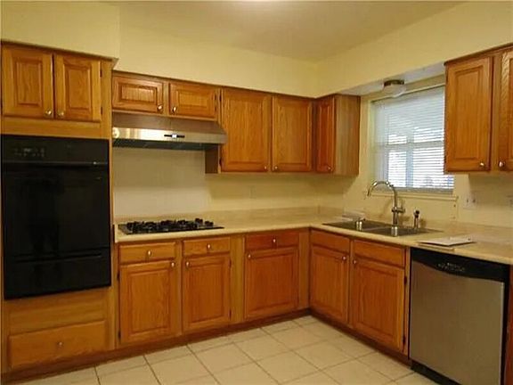 3rd image of 2411 Neyrey Dr #1