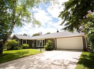 W56N787 Meadow Ln, Cedarburg, WI 53012