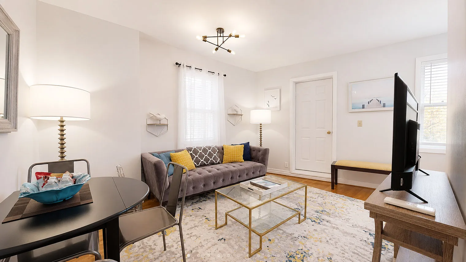 2 bed, 1.0 bath, 839 sqft, $4,712 — Photo 1