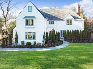 19 Shawnee Rd, Scarsdale, NY 10583