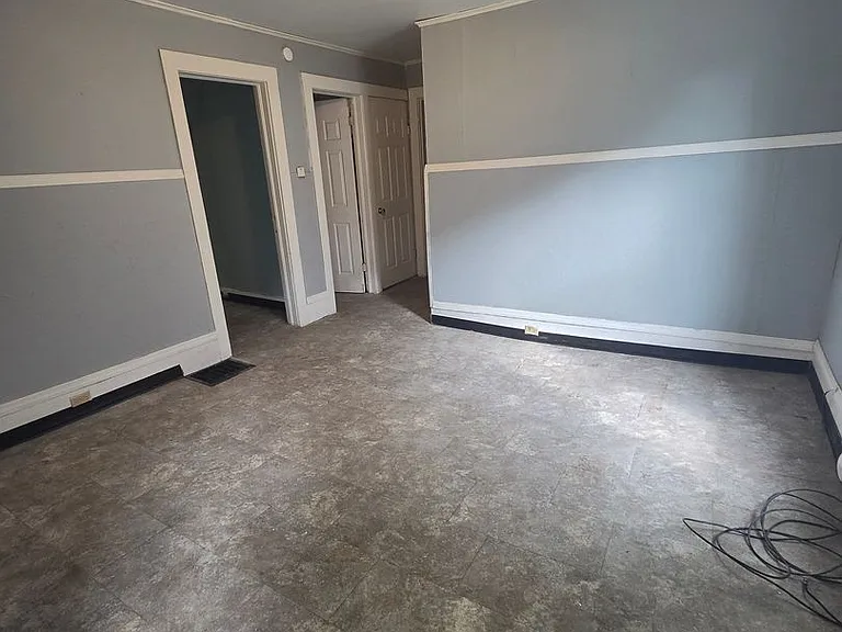 550 E 5th St #1 — Photo 2