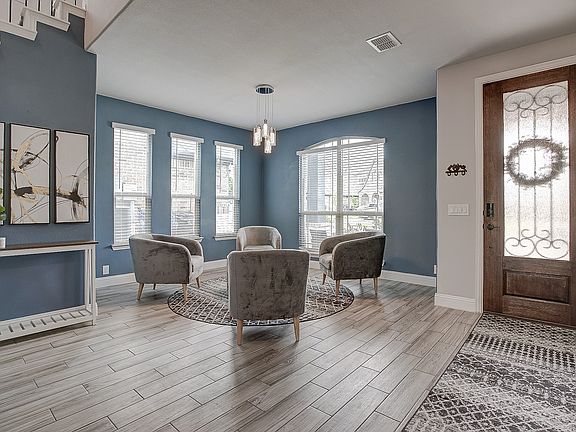4th image of 167 Summit Ct