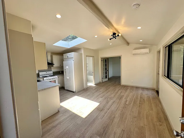 149 1/2 Muerdago Rd #1/2 — Photo 8