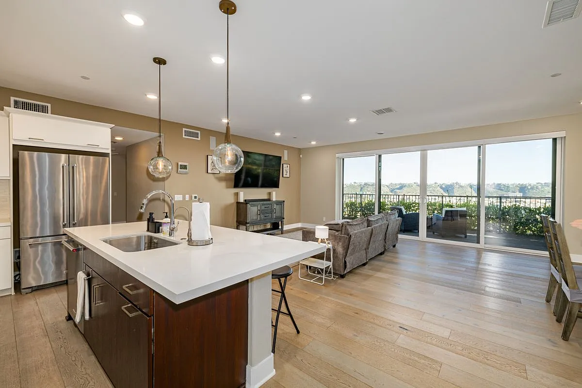 2 bed, 2.0 bath, 1584 sqft, $5,000 — Photo 4