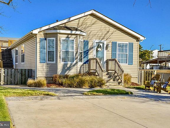 3rd image of 126 52nd St #126