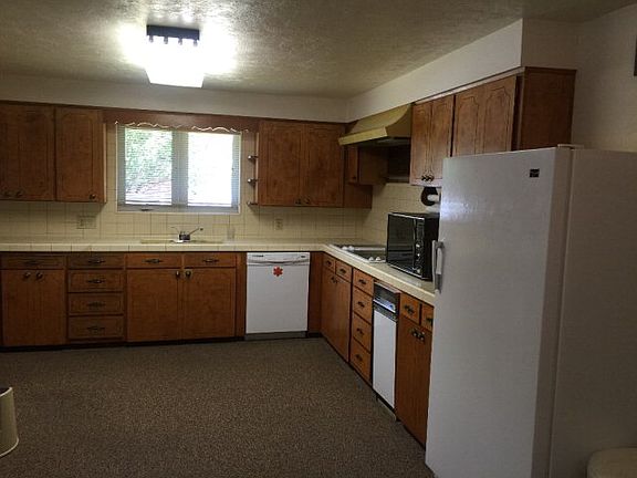4th image of 1041 E 25th St