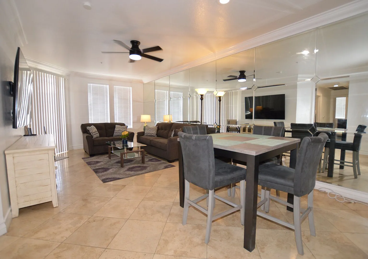 Meridian - Newly Remodeled Luxury Condo Rental near the Las Vegas Strip! — Photo 2