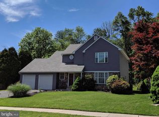 215 W Fairwood Dr, Chalfont, PA 18914