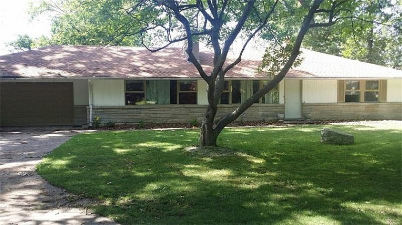 1st image of 1305 White Oak Dr