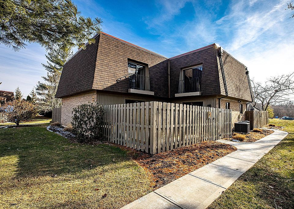 1st image of 8527 Island Pines Dr
