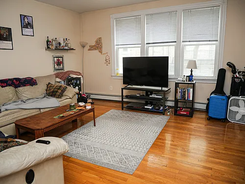 237 W 3rd St #1 Photo 1