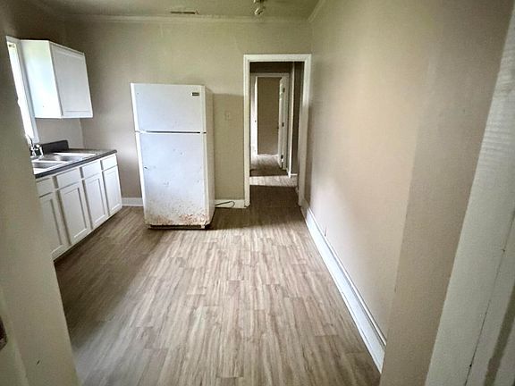 5th image of 207 E Peterson Street