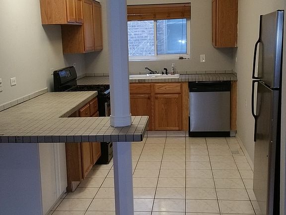 2nd image of 1324 W Greenleaf Ave APT 1C