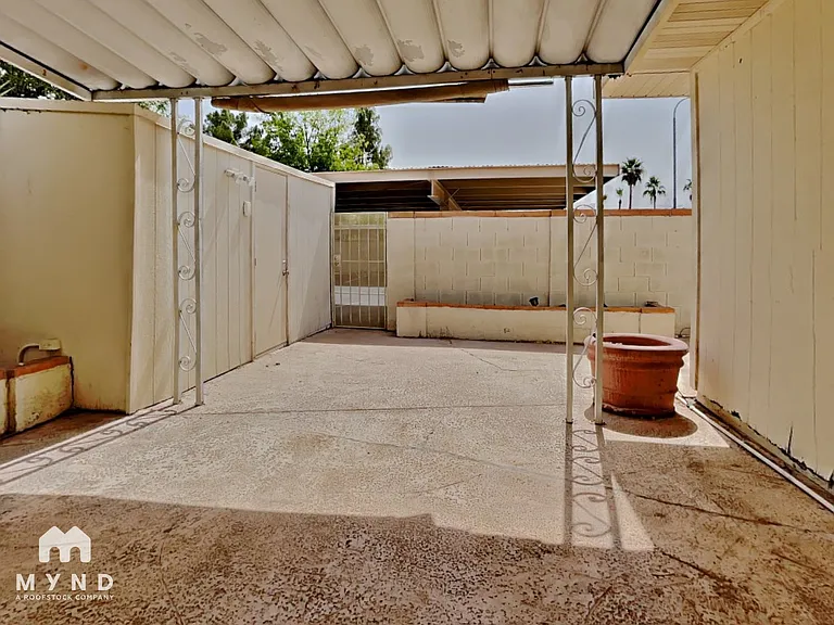 5823 N 81st St — Photo 23