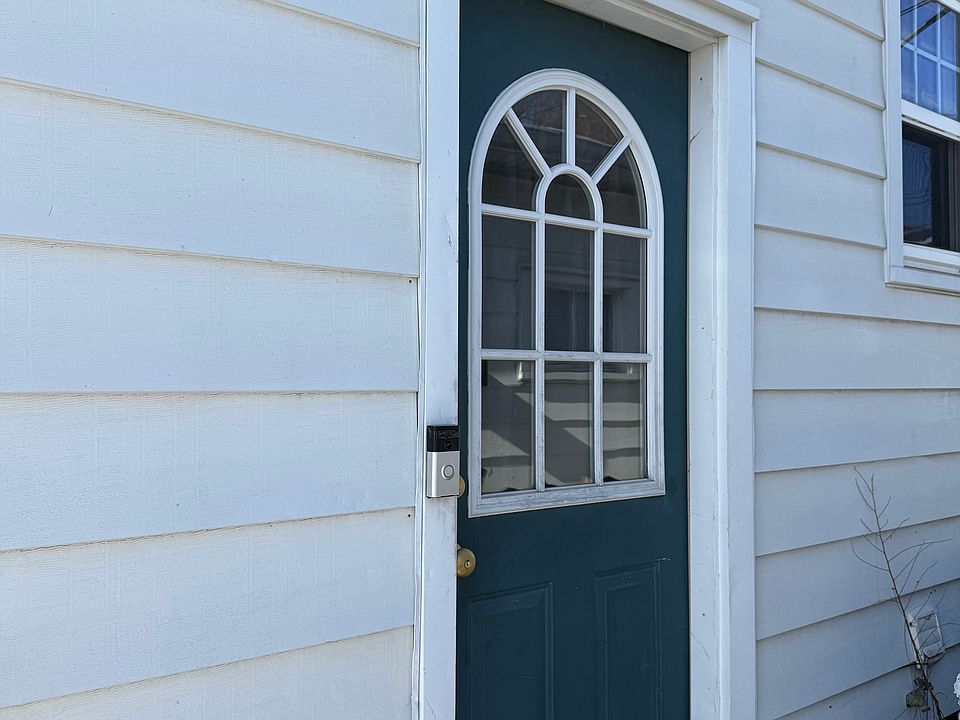 1st image of 835 Fairfax St #1/2
