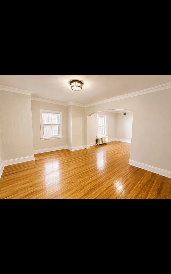 3 bed, $2,100 — Photo 2