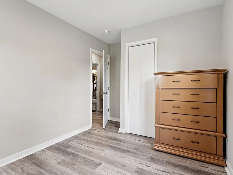 209 Woodstock St — Photo 11