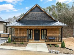 568 Warbonnet Way, Pigeon Forge, TN 37863