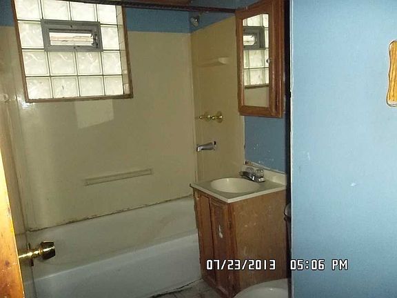 4th image of 43 163rd St
