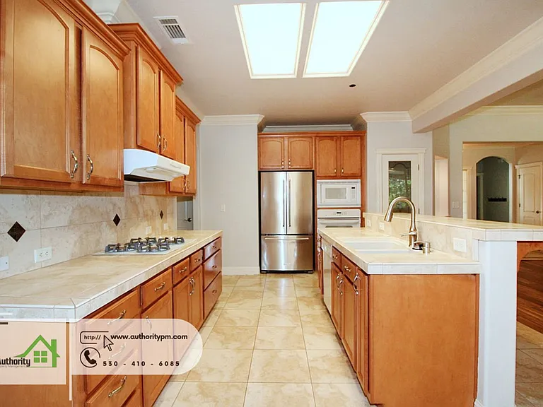 2052 Hedgerow Ave — Photo 18