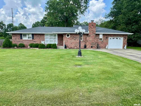 11 W Oak Park St, Centralia, IL 62801