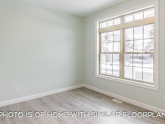3rd image of 52051 Cloverleaf Dr E