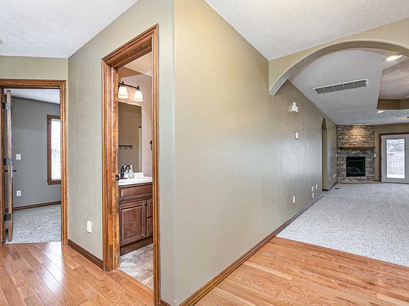 5th image of 117 Emily Ln