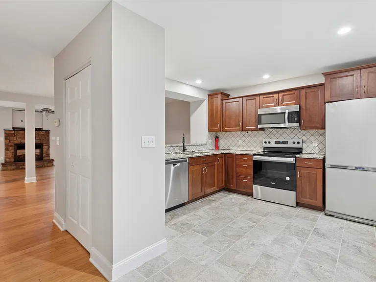 412 Heckle St — Photo 10