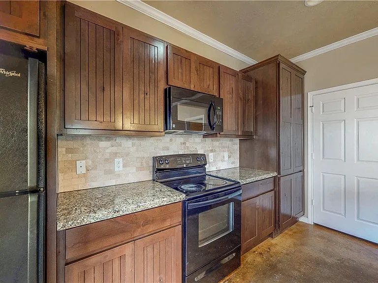 3414 Cullen Trl — Photo 6