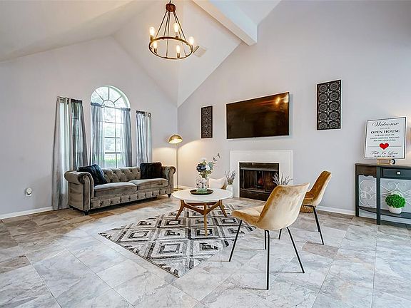 5th image of 802 N Willow Drive