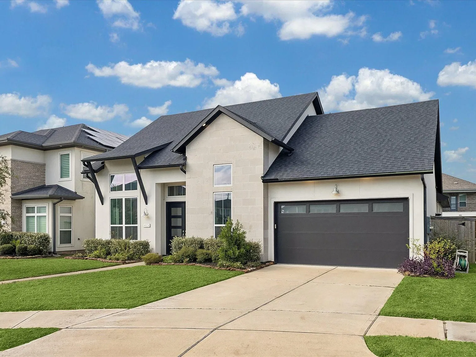3 bed, 3.0 bath, 2808 sqft, $3,900 — Photo 2
