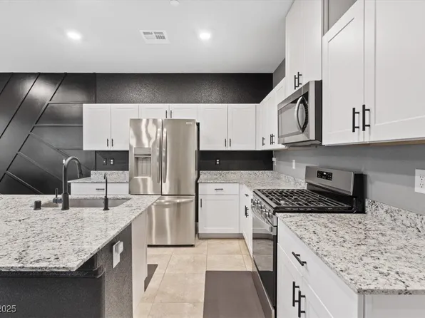 10967 Cambridge Lakes Ave, Las Vegas, NV 89166