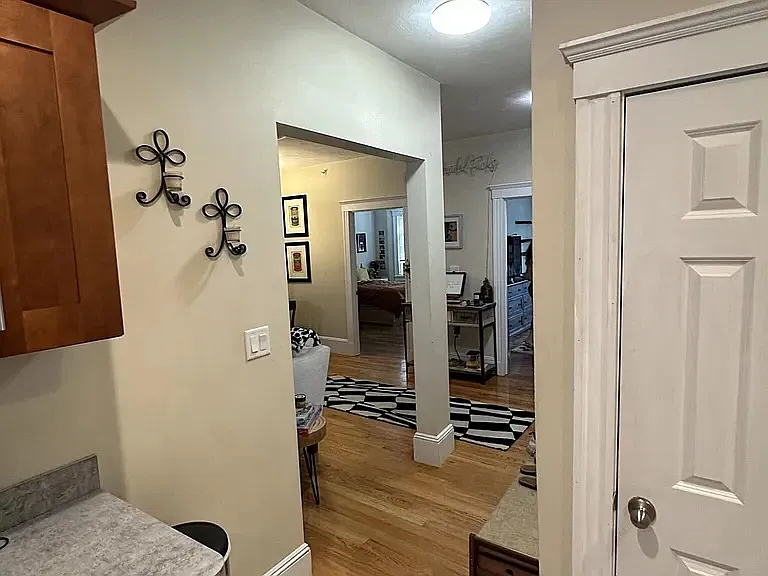 2 bed, $2,500 — Photo 4