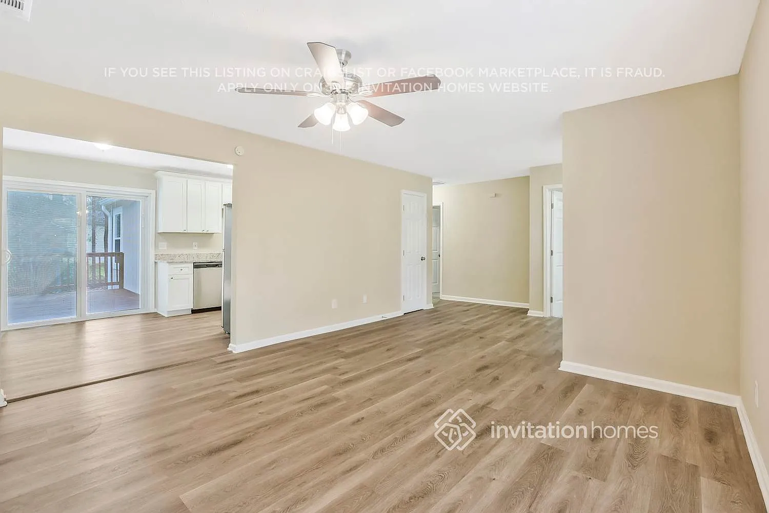 610 Woodcrest Manor Dr Stone Mountain, GA 30083 — Photo 4