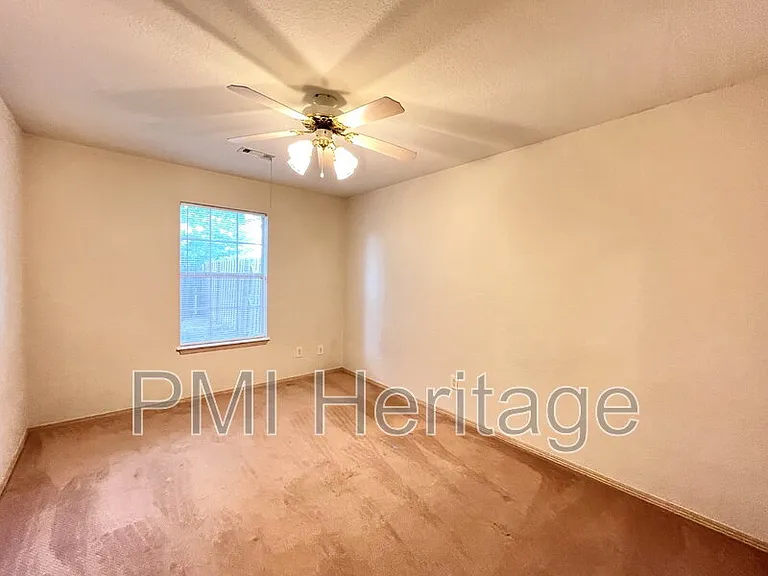 886 N Daisy Ln — Photo 7