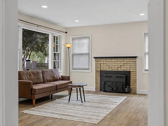 3rd image of 203 Wilson St