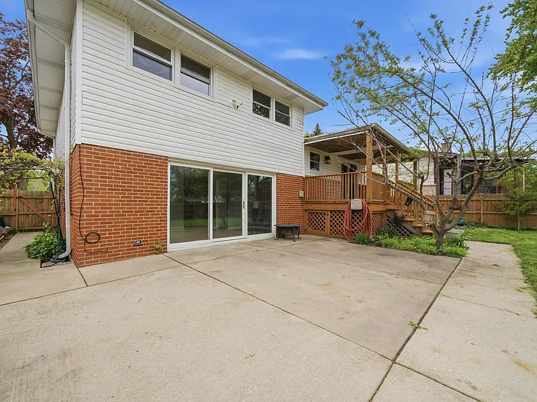 166 W Bradley St — Photo 21